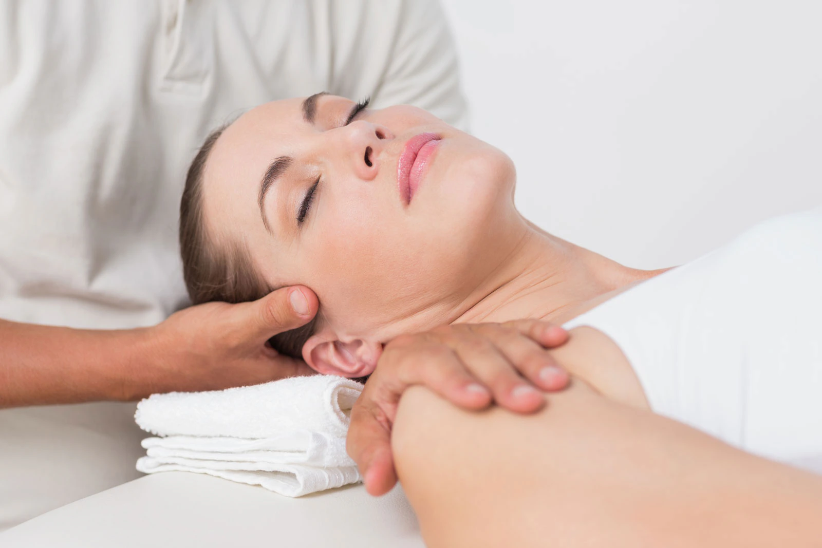 Klassische Massage an Rücken und Schultern – Praxis in Bülach, Angebot für Embrach